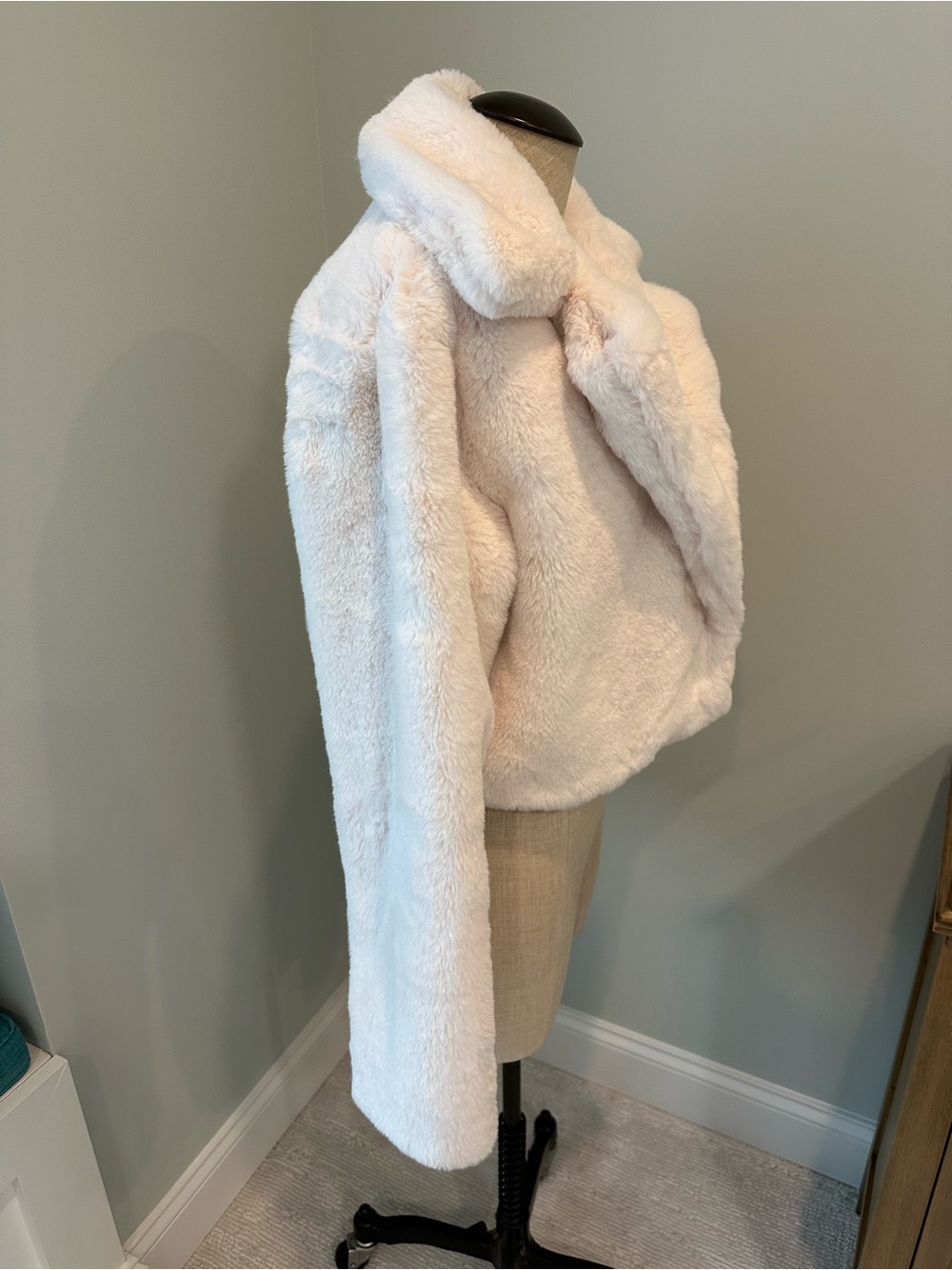 FOREVER 21 Fashion Plush Cropped Coat Faux Fur Jacket White (Baby Pink) Sz.Large - Picture 9 of 14